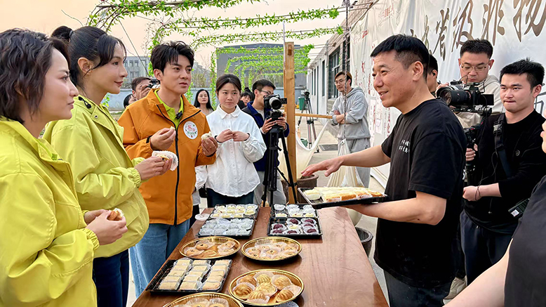 央視農(nóng)業(yè)農(nóng)村頻道《樂游新鄉(xiāng)村》攝制組走進我縣