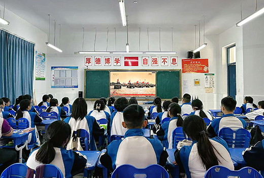 我縣社會各界人士收看紀念中國人民抗日戰(zhàn)爭暨世界反法西斯戰(zhàn)爭勝利80周年大會直播