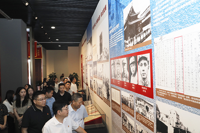 縣委宣傳部參觀新四軍抗戰(zhàn)專(zhuān)題展