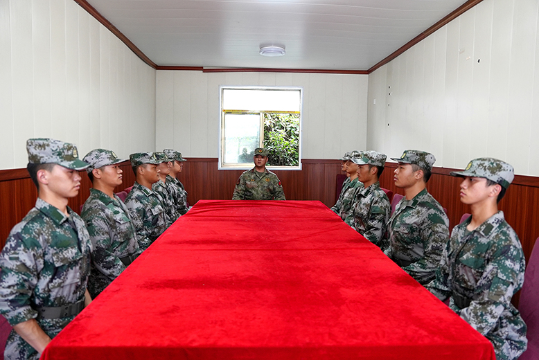 縣人武部組織預(yù)定新兵開展役前訓(xùn)練