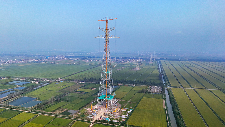 國(guó)家電投濱海2×100萬(wàn)千瓦機(jī)組擴(kuò)建500千伏送出工程建設(shè)現(xiàn)場(chǎng)